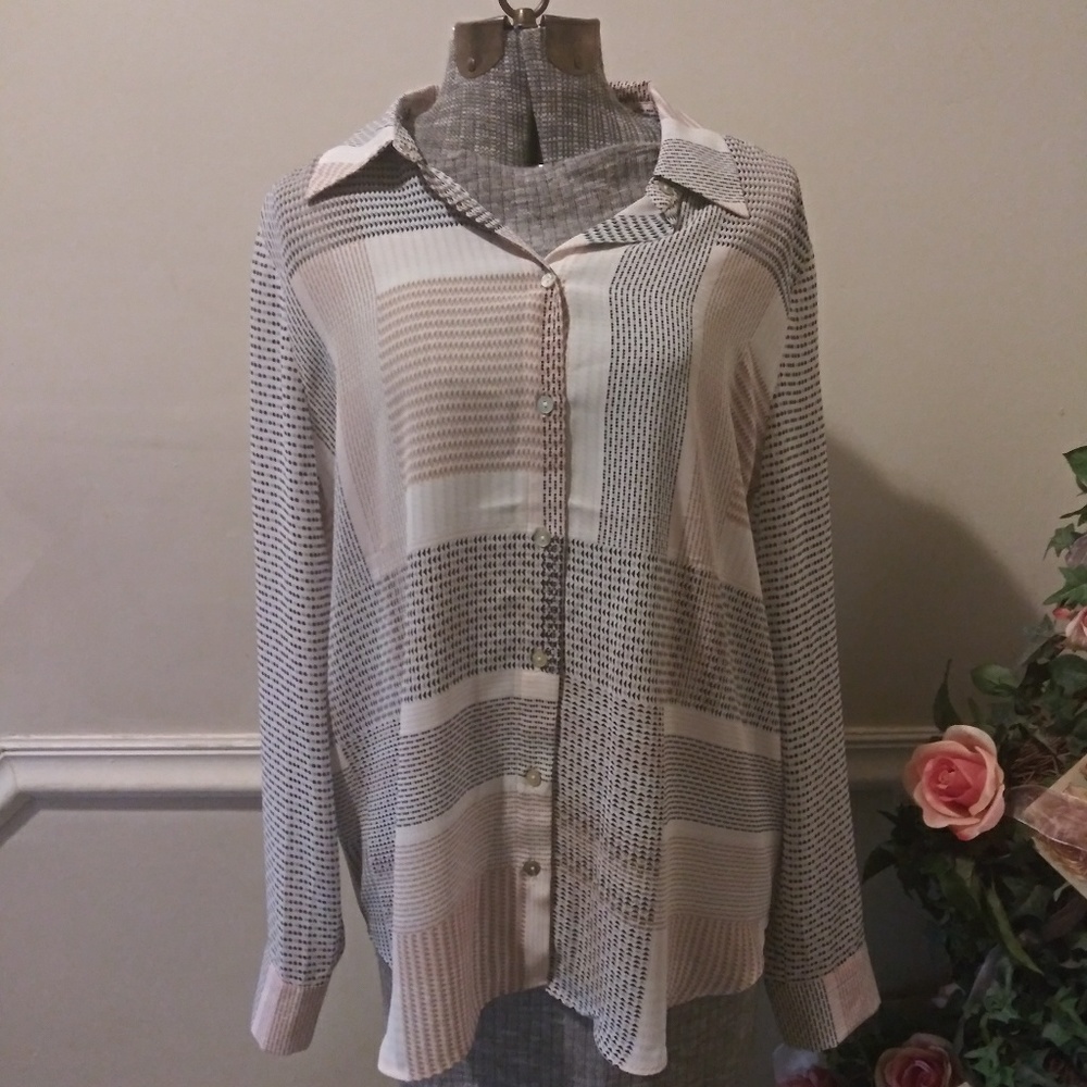 3/$18 Jones New York Navy, Tan, Mauve, & Blue Gray Geometric Patterned Blouse